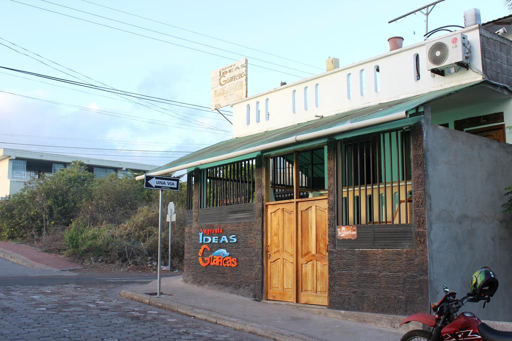 The Island Home Puerto Ayora  Exterior photo