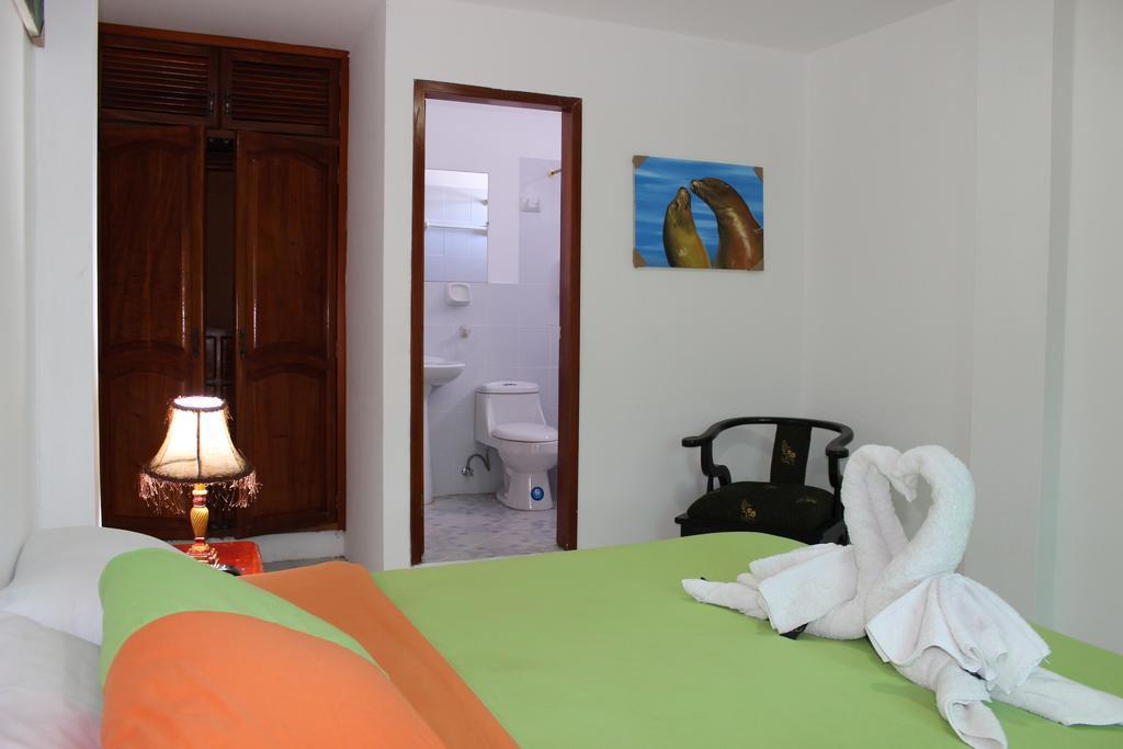 The Island Home Puerto Ayora  Exterior photo